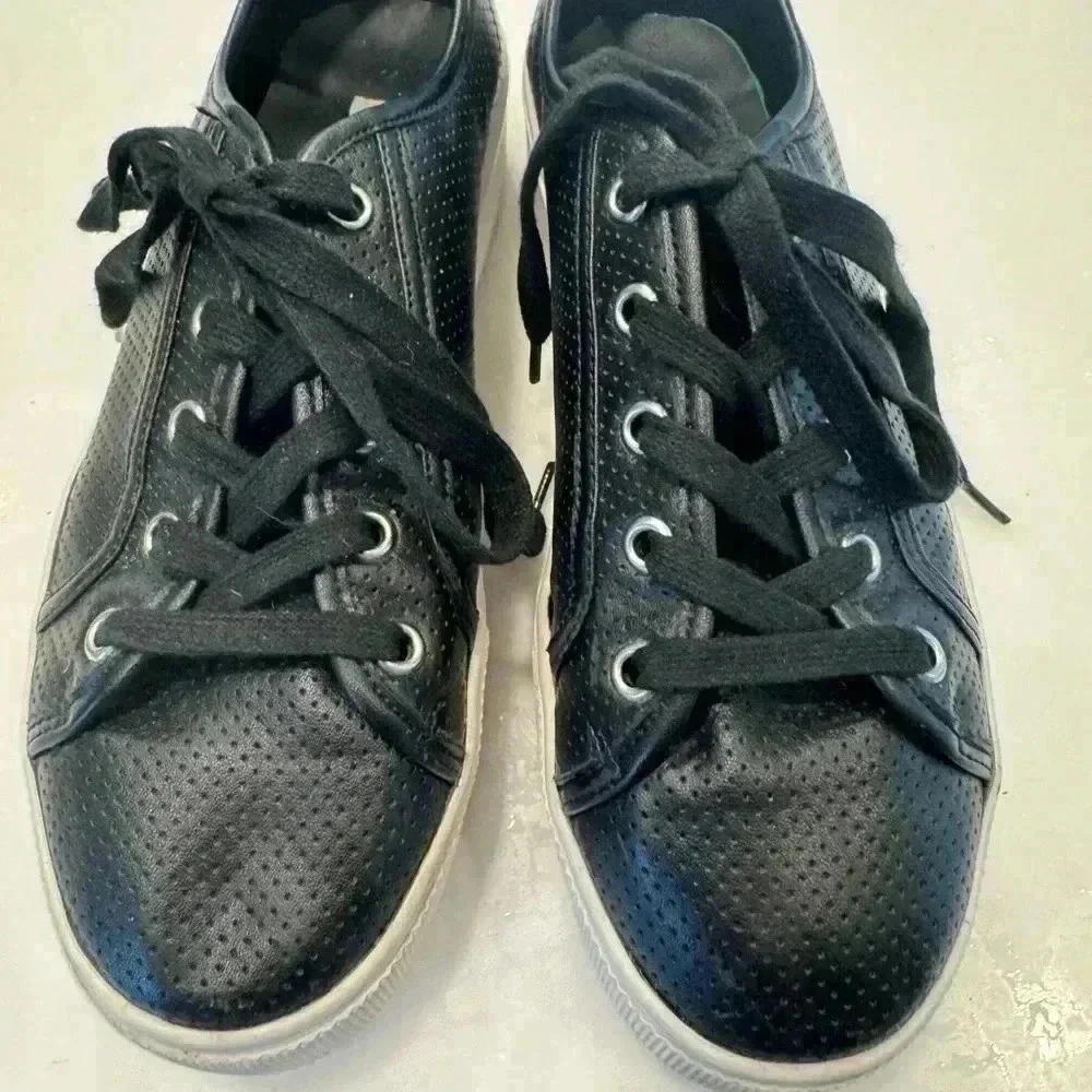 Steve Madden women’s sneakers black leather w/ white chunky soles size 8.5